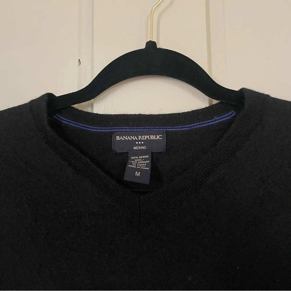 Banana Republic Black V-Neck Sweater Relaxed Fit 100% Merino Wool Y2K Comfy NWOT - Picture 3 of 9
